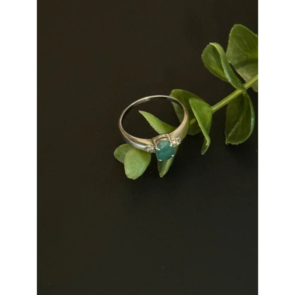 Sterling Silver Oval Green Emerald Three Stone Accent Ring Size 8.5 925 Hallmark